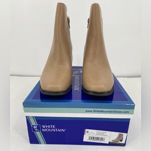 White Mountain Vogued Block Heel Booties Beachwood/Smooth 9 M